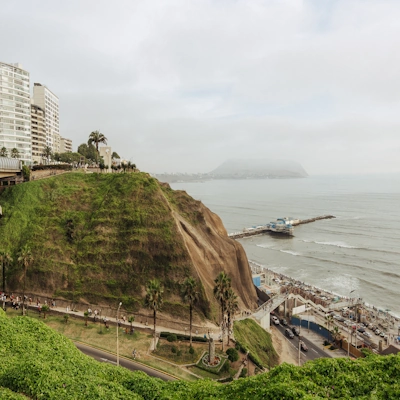 Sea view from Miraflores, Lima | Andean Travel Experience. Sea view from Miraflores, Lima: Panoramic vista of the Pacific Ocean from the coastal district | Andean Travel Experience.