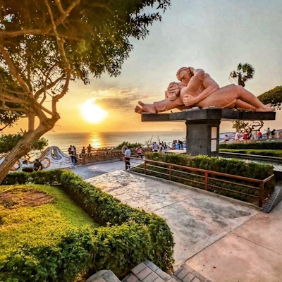 Views of the Parque del Amor in Miraflores, Lima, featuring sculptures and ocean backdrop | Andean Travel Experience. Views of the Parque del Amor in Miraflores, Lima, featuring sculptures and ocean backdrop | Andean Travel Experience.
